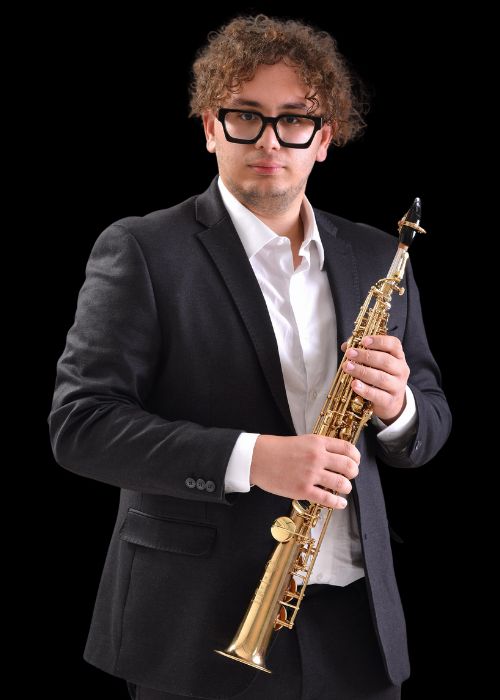 Angélo DONZELLA, musicien ambassadeur JLV, avec son instrument équipé d'une ligature JLV