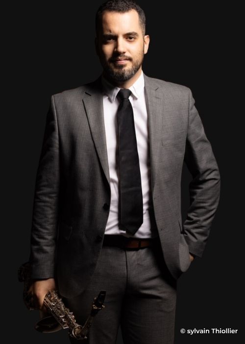 Benjamin-Yann COUTIN, musicien ambassadeur JLV, avec son instrument équipé d'une ligature JLV