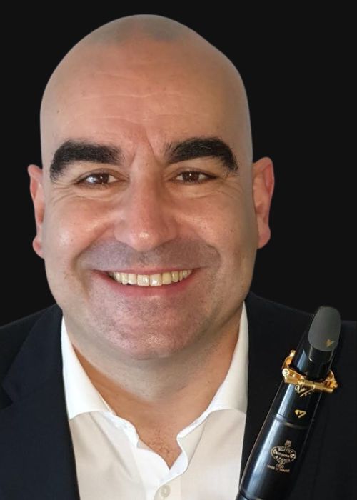 Carlos ALVES , musicien ambassadeur JLV, avec son instrument équipé d'une ligature JLV