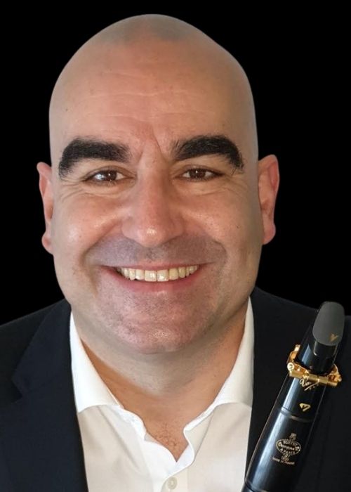 Carlos ALVES , musicien ambassadeur JLV, avec son instrument équipé d'une ligature JLV