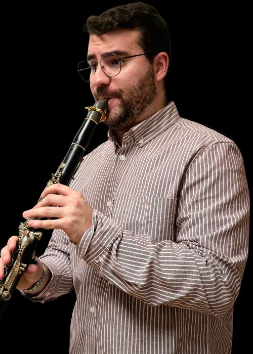 Carlos REIS, musicien ambassadeur JLV, avec son instrument équipé d'une ligature JLV