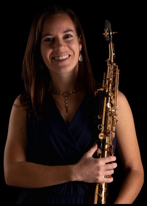 Caroline LEIGH HALLECK, musicienne ambassadrice JLV, avec son instrument équipé d'une ligature JLV