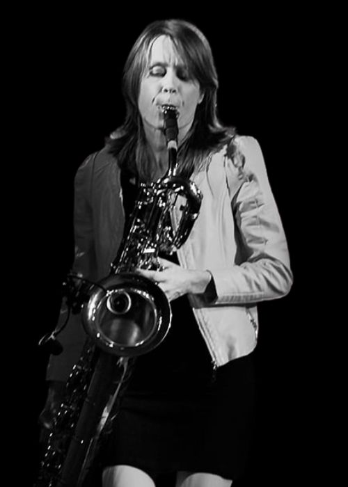 Céline BONACINA, musicien ambassadeur JLV, avec son instrument équipé d'une ligature JLV