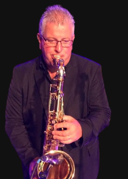 Claude PIRONNEAU, musicien ambassadeur JLV, avec son instrument équipé d'une ligature JLV