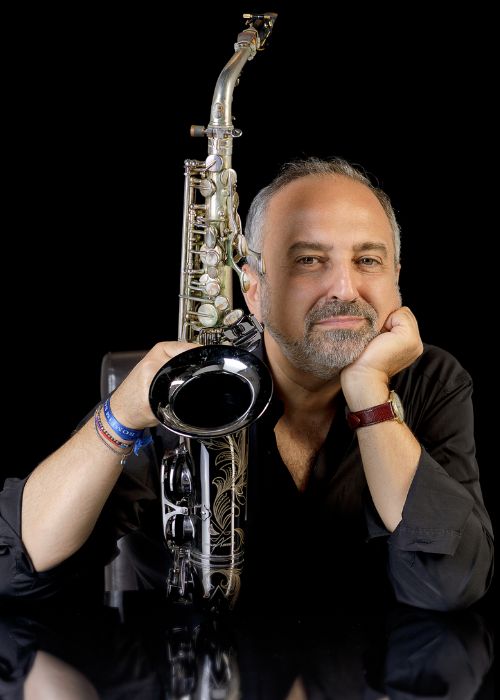 Costantino KOSTA LADISA, musicien ambassadeur JLV, avec son instrument équipé d'une ligature JLV