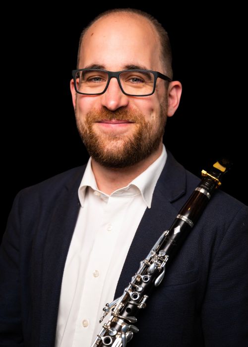 Csaba PÁLFI, musicien ambassadeur JLV, avec son instrument équipé d'une ligature JLV