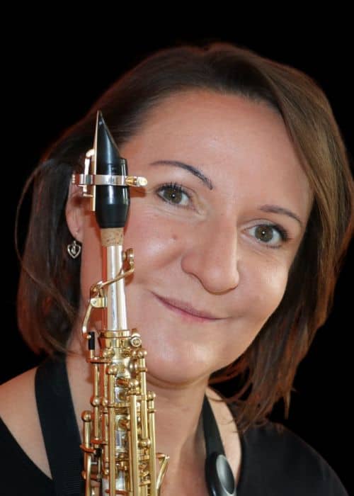 Dorota SAMSEL, musicienne ambassadrice JLV, avec son instrument équipé d'une ligature JLV
