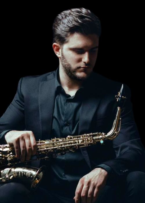 Edoardo ZOTTI, musicien ambassadeur JLV, avec son instrument équipé d'une ligature JLV