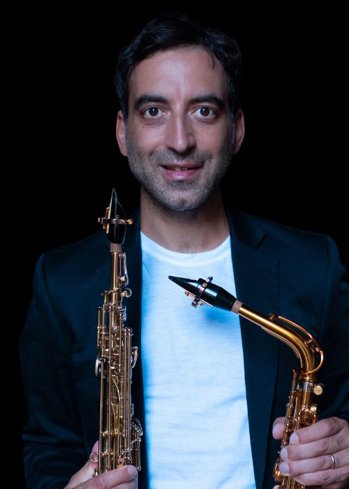 Francesco LOIACONO, musicien ambassadeur JLV, avec son instrument équipé d'une ligature JLV