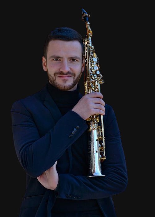Guillaume BERCEAU, musicien ambassadeur JLV, avec son instrument équipé d'une ligature JLV