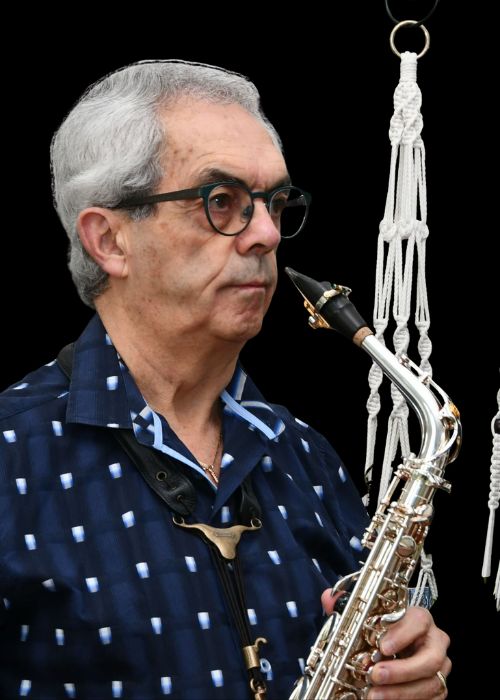 Harold DESGAGNÉ, musicien ambassadeur JLV, avec son instrument équipé d'une ligature JLV