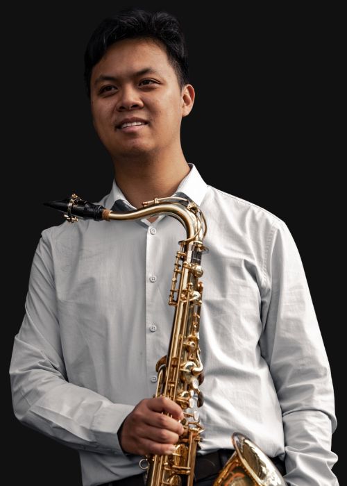 Hy-Huu Dang, musicien ambassadeur JLV, avec son instrument équipé d'une ligature JLV