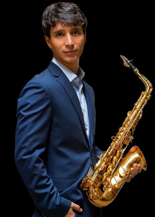 Iñaki BERMÚDEZ, musicien ambassadeur JLV, avec son instrument équipé d'une ligature JLV