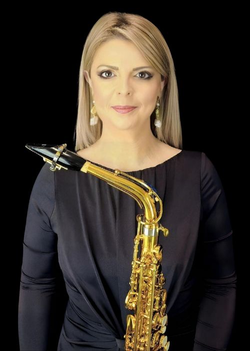 Irene FERNANDEZ MENA, musicien ambassadeur JLV, avec son instrument équipé d'une ligature JLV
