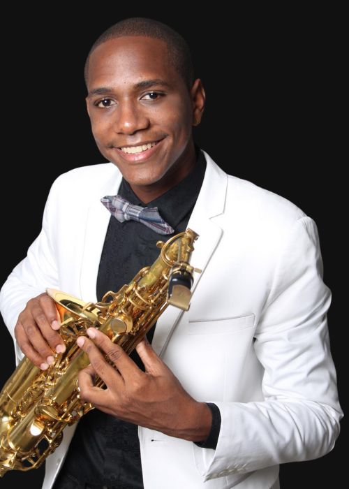 Irvin BLANCO, musicien ambassadeur JLV, avec son instrument équipé d'une ligature JLV