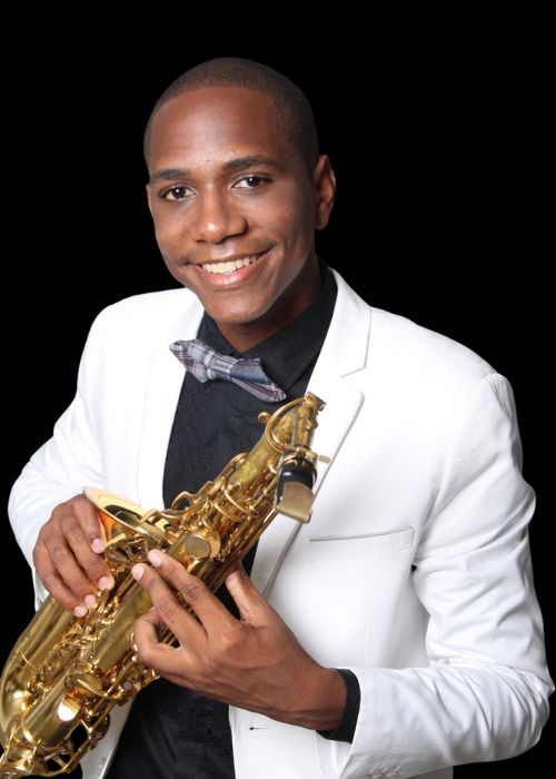 Irvin BLANCO, musicien ambassadeur JLV, avec son instrument équipé d'une ligature JLV