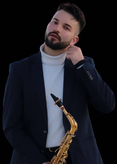 Isacco BUCCOLIERO, musicien ambassadeur JLV, avec son instrument équipé d'une ligature JLV