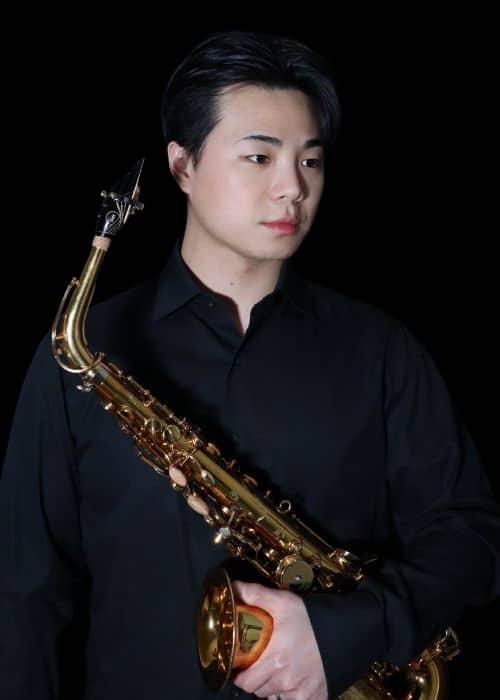 Jaehyuk LEE, musicien ambassadeur JLV, avec son instrument équipé d'une ligature JLV