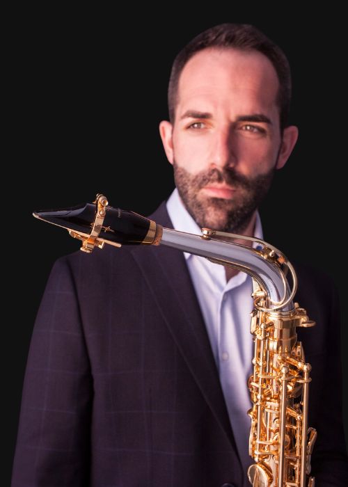 Javier LINARES LEYVA, musicien ambassadeur JLV, avec son instrument équipé d'une ligature JLV