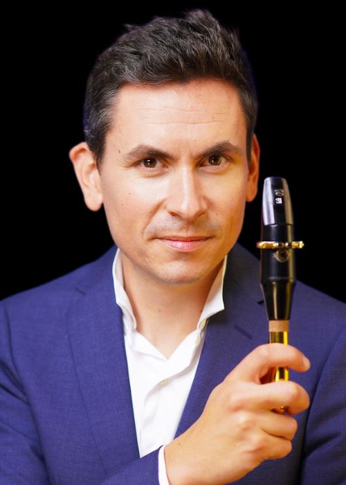 Joakim CIESLA, musicien ambassadeur JLV, avec son instrument équipé d'une ligature JLV
