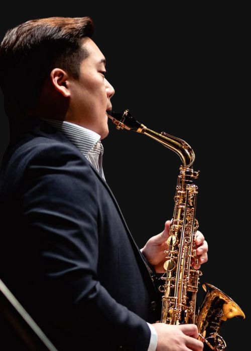 JungHoon SONG, musicien ambassadeur JLV, avec son instrument équipé d'une ligature JLV