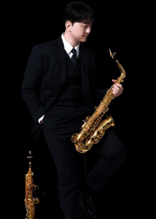 Juseung YOON, musicien ambassadeur JLV, avec son instrument équipé d'une ligature JLV