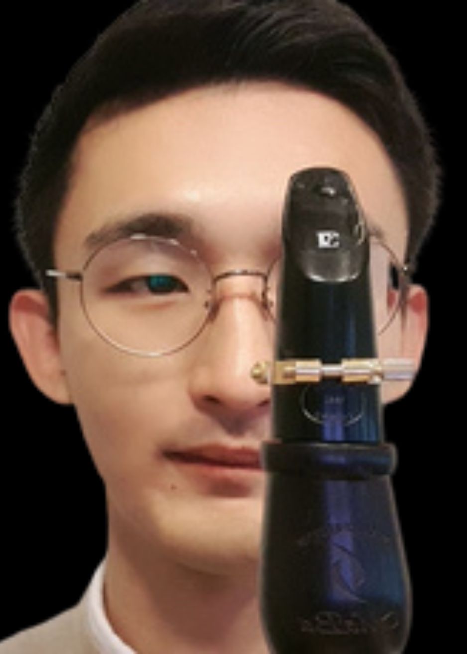Kim DAEGYUN, musicien ambassadeur JLV, avec son instrument équipé d'une ligature JLV