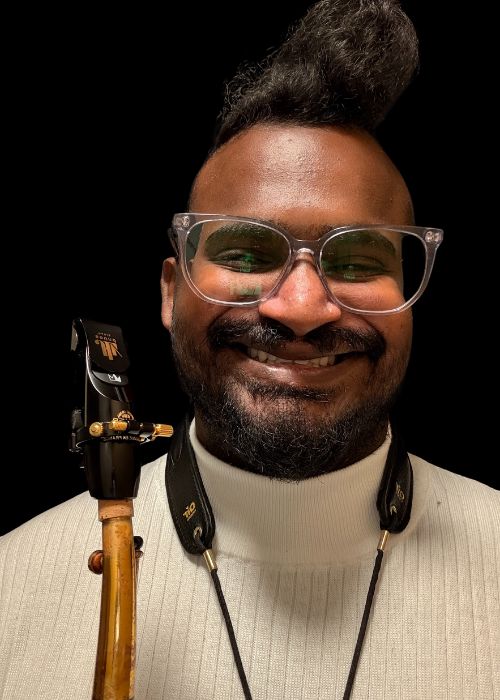 Kirby LEITZ, musicien ambassadeur JLV, avec son instrument équipé d'une ligature JLV