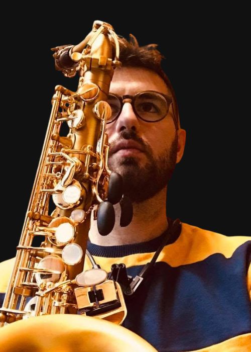 Manuel PADULA, musicien ambassadeur JLV, avec son instrument équipé d'une ligature JLV