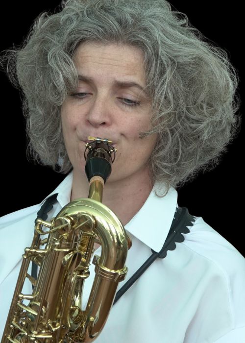 Martijne VAN DIJK, musicienne ambassadrice JLV, avec son instrument équipé d'une ligature JLV