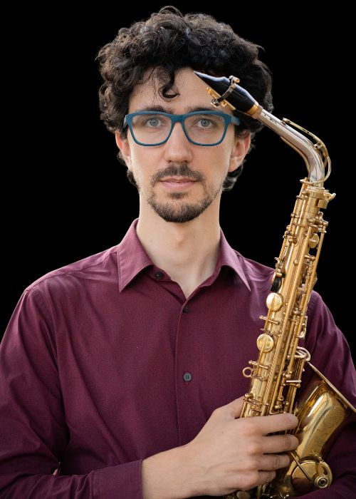 Mattia TOMAT, musicien ambassadeur JLV, avec son instrument équipé d'une ligature JLV