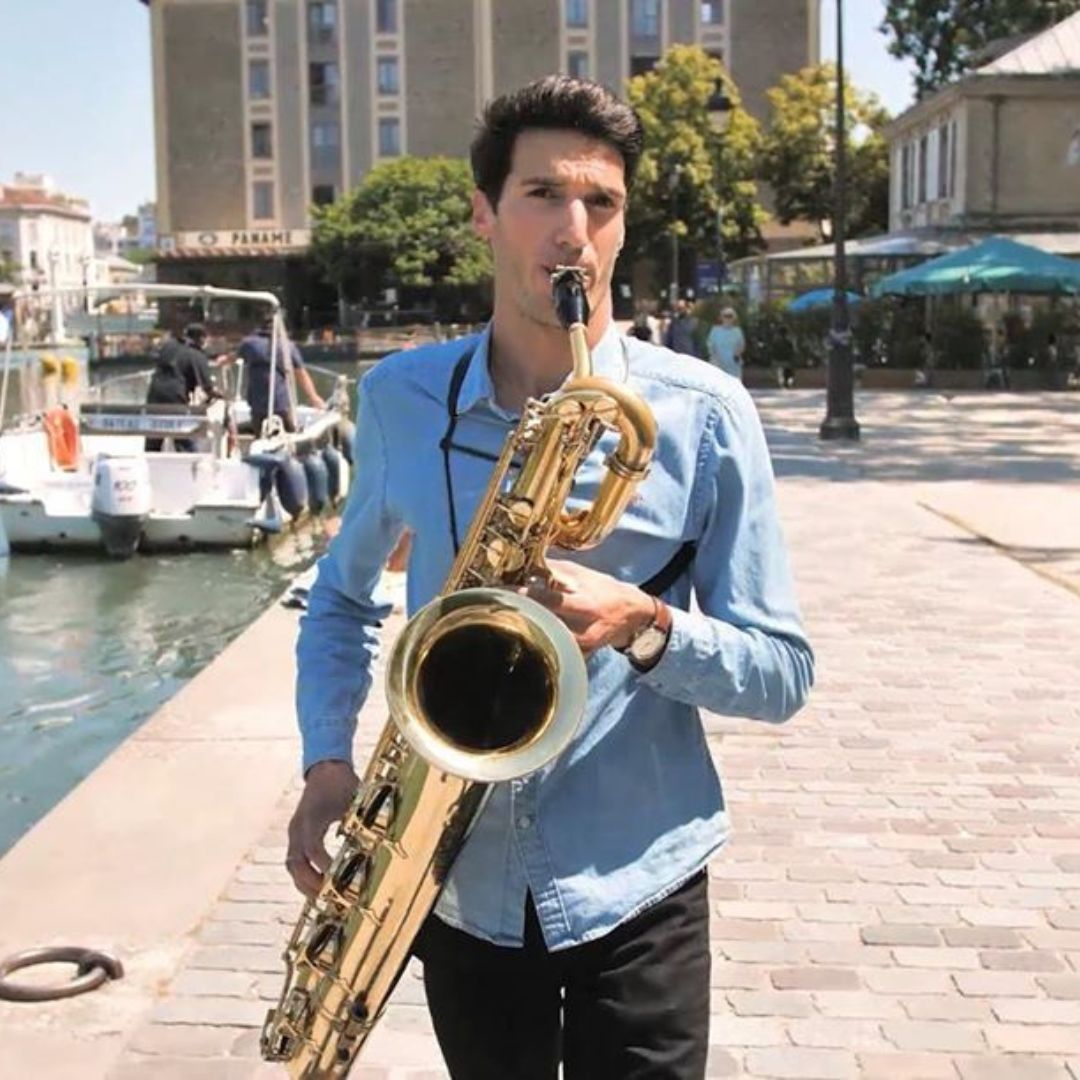 Maxime BAZERQUE, musicien ambassadeur JLV, avec son instrument équipé d'une ligature JLV