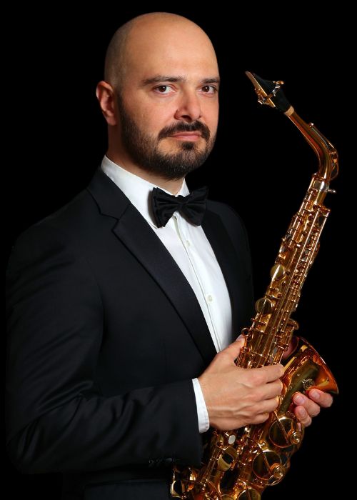 Milan SAVIĆ, musicien ambassadeur JLV, avec son instrument équipé d'une ligature JLV