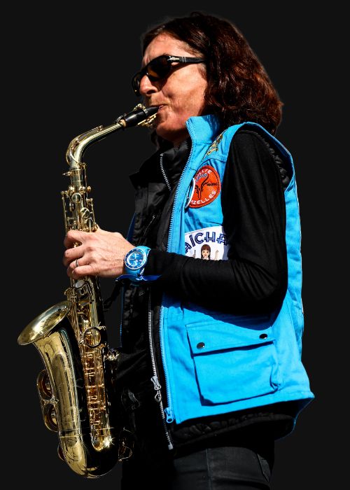 Nathalie LE CHAT BOUTEILLÉ, musicien ambassadeur JLV, avec son instrument équipé d'une ligature JLV