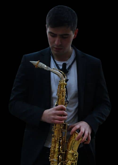 Nicolas CASTRO GRANADOS, musicien ambassadeur JLV, avec son instrument équipé d'une ligature JLV