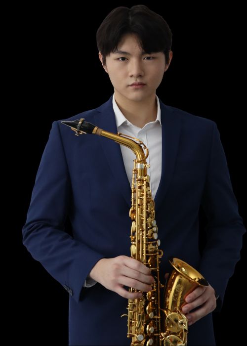 Paco LEE, musicien ambassadeur JLV, avec son instrument équipé d'une ligature JLV