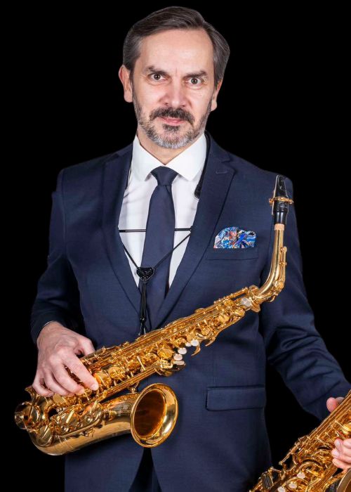 Paweł GUSNAR, musicien ambassadeur JLV, avec son instrument équipé d'une ligature JLV