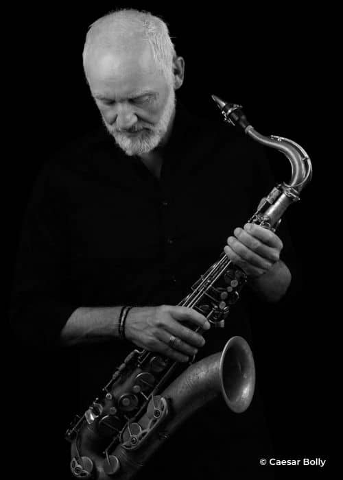 Petter WETTRE, musicien ambassadeur JLV, avec son instrument équipé d'une ligature JLV