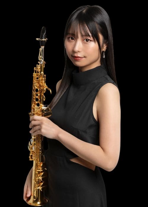 Rui OZAWA, musicien ambassadeur JLV, avec son instrument équipé d'une ligature JLV