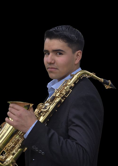 Samuel CASTRO GRANADOS, musicien ambassadeur JLV, avec son instrument équipé d'une ligature JLV