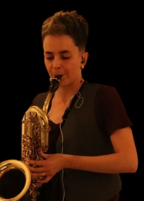 Sara ZAZO ROMERO, musicien ambassadeur JLV, avec son instrument équipé d'une ligature JLV