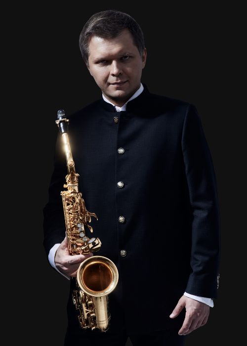 Sergey KOLESOV, musicien ambassadeur JLV, avec son instrument équipé d'une ligature JLV