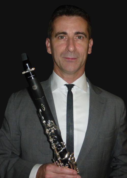 Stephan VERMEERSCH, musicien ambassadeur JLV, avec son instrument équipé d'une ligature JLV