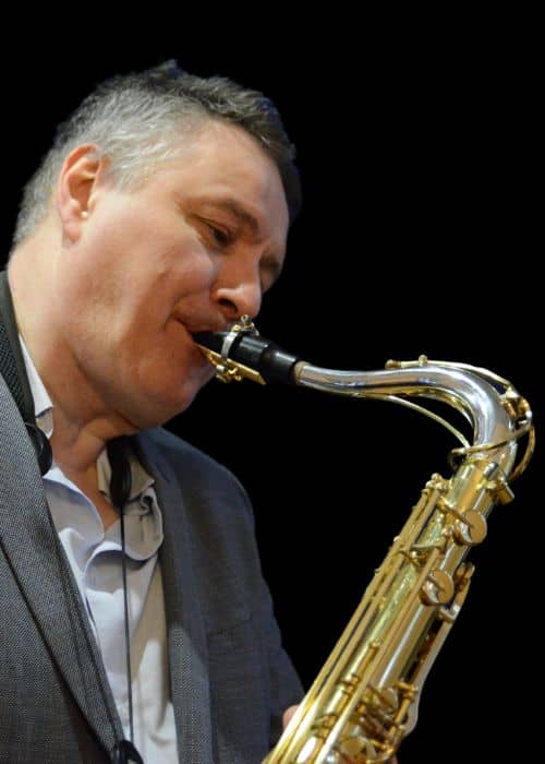 Sylvain BEUF, musicien ambassadeur JLV, avec son instrument équipé d'une ligature JLV