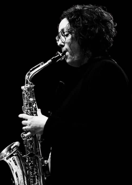 Virginie FONTAINE, musicien ambassadeur JLV, avec son instrument équipé d'une ligature JLV