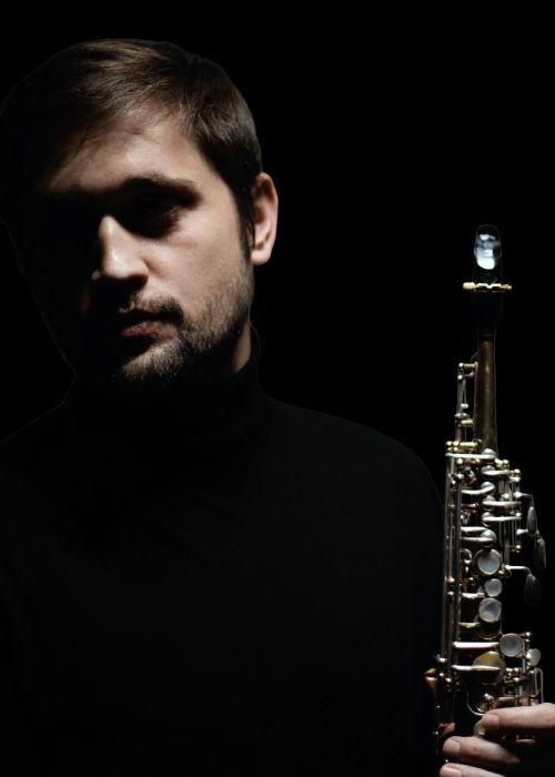 Vitaly VATULYA, musicien ambassadeur JLV, avec son instrument équipé d'une ligature JLV