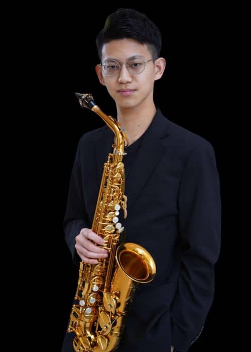 Wataru HIRAI, musicien ambassadeur JLV, avec son instrument équipé d'une ligature JLV