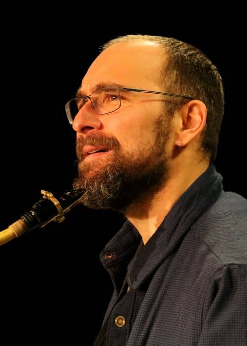 Yoann HAMEON, musicien ambassadeur JLV, avec son instrument équipé d'une ligature JLV